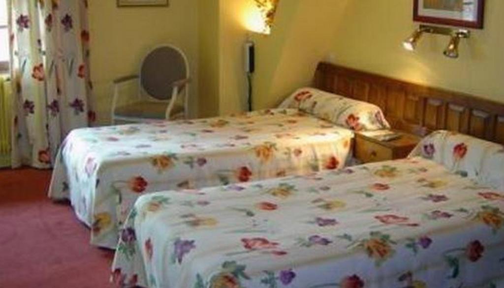 Le Ratelier Hotel Montaigut-sur-Save Szoba fotó